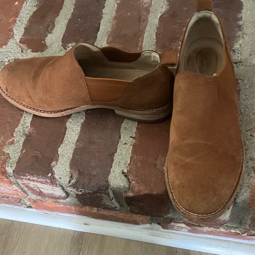 Clarks Women's Tan Suede Ankle Booties